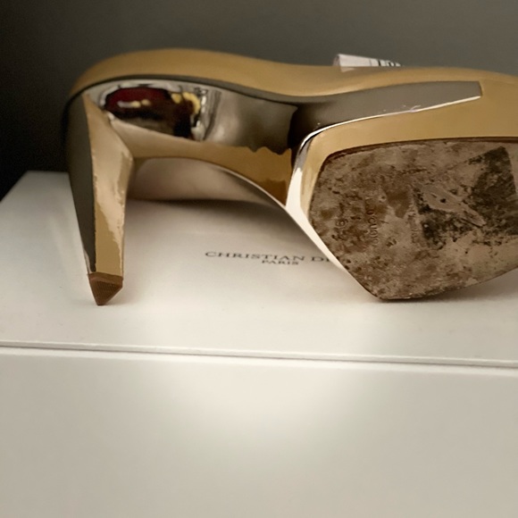 Stepping Out in Style - Picture 8 of 8